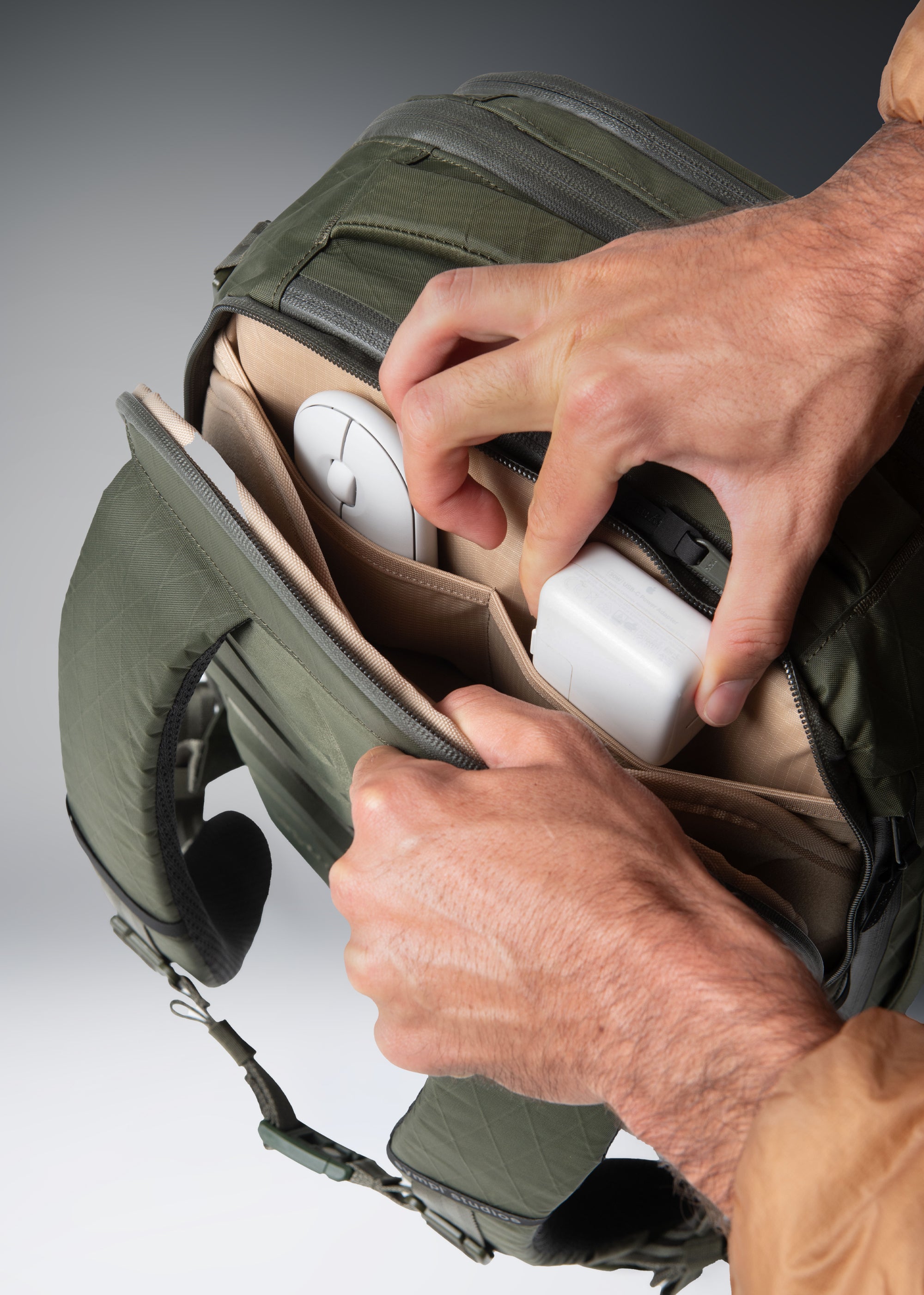 バッグ Caristyle Sympl | X-Pac Commuter Backpack | Made for Mayhem